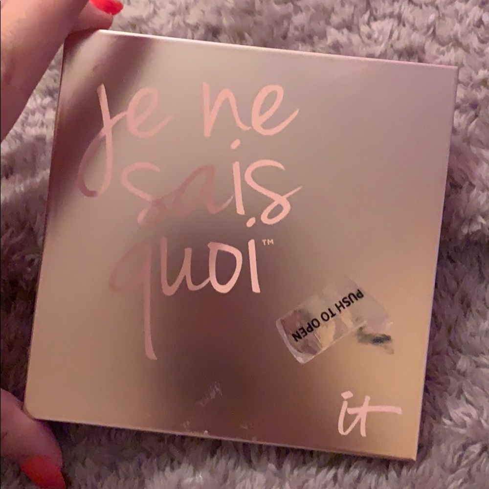 Brand new it cosmetics blush, highlighter, kit